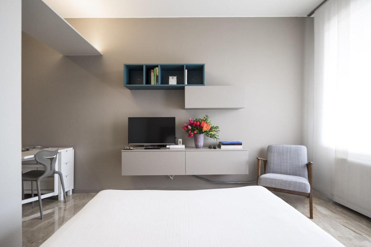 Contempora - Elvezia 8 - E14 Milano
